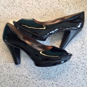 SOFFT | Black Patent Leather Peeptoe Pumps